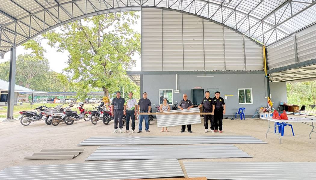 เทศบาลตำบลแวงดง มอบวัสดุช่วยเหลือผู้ประสบเหตุวาตภัย