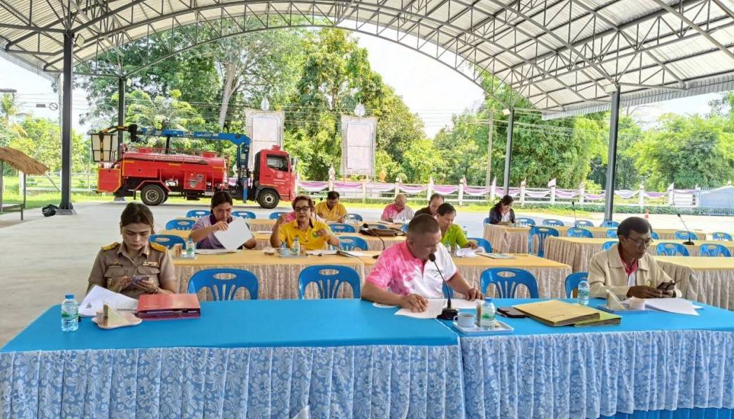 ประชุมคณะกรรมการพัฒนาท้องถิ่น เพื่อพิจารณาให้ความเห็นชอบแผนงานต่าง ๆ ณ ห้องประชุม องค์การบริหารส่วนตำบลแวงดง (โดมเอนกประสงค์)