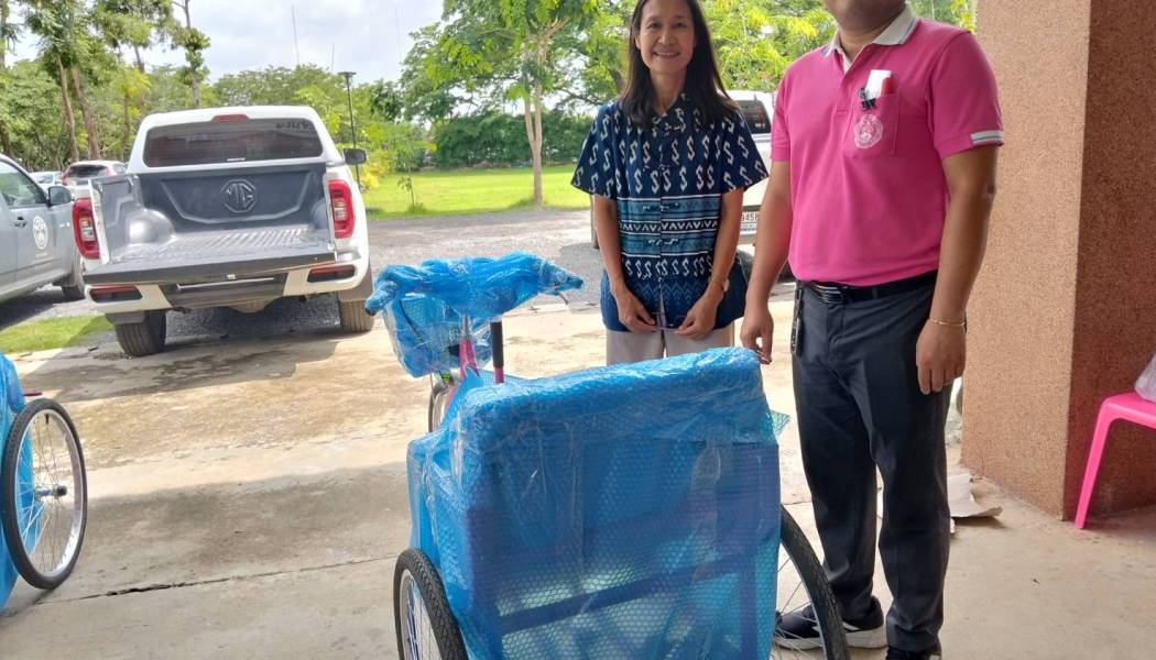 งานสวัสดิการสังคมฯ องค์การบริหารส่วนตำบลแวงดง เดินทางไปรับมอบเครื่องช่วยอุปกรณ์ความพิการ (รถสามล้อชนิดมือโยก) ให้แก่ผู้พิการ ณ ศูนย์บริการคนพิการจังหวัด สำนักงานพัฒนาสังคมและความมั่นคงของมนุษย์จังหวัดมหาสารคาม